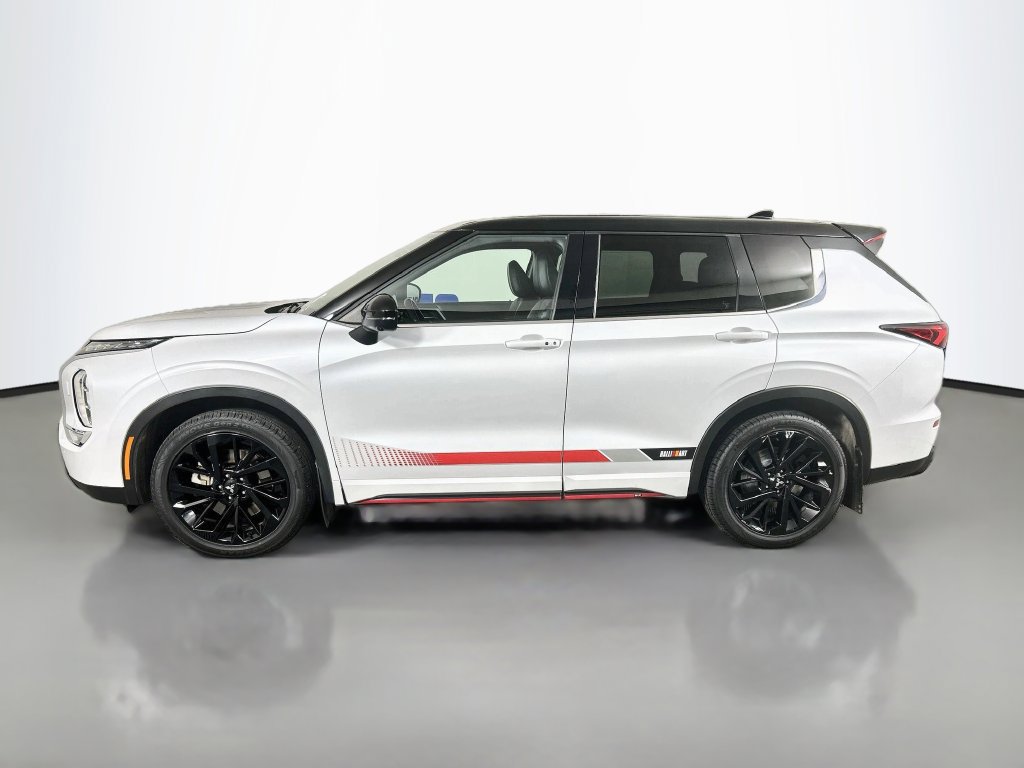 Used 2024 Mitsubishi Outlander AWD image 4