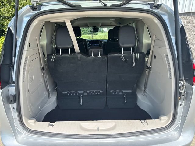 Used 2024 Chrysler Pacifica Limited FWD image 10