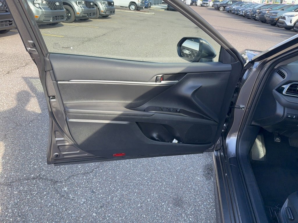 Used 2023 Toyota Camry SE image 8