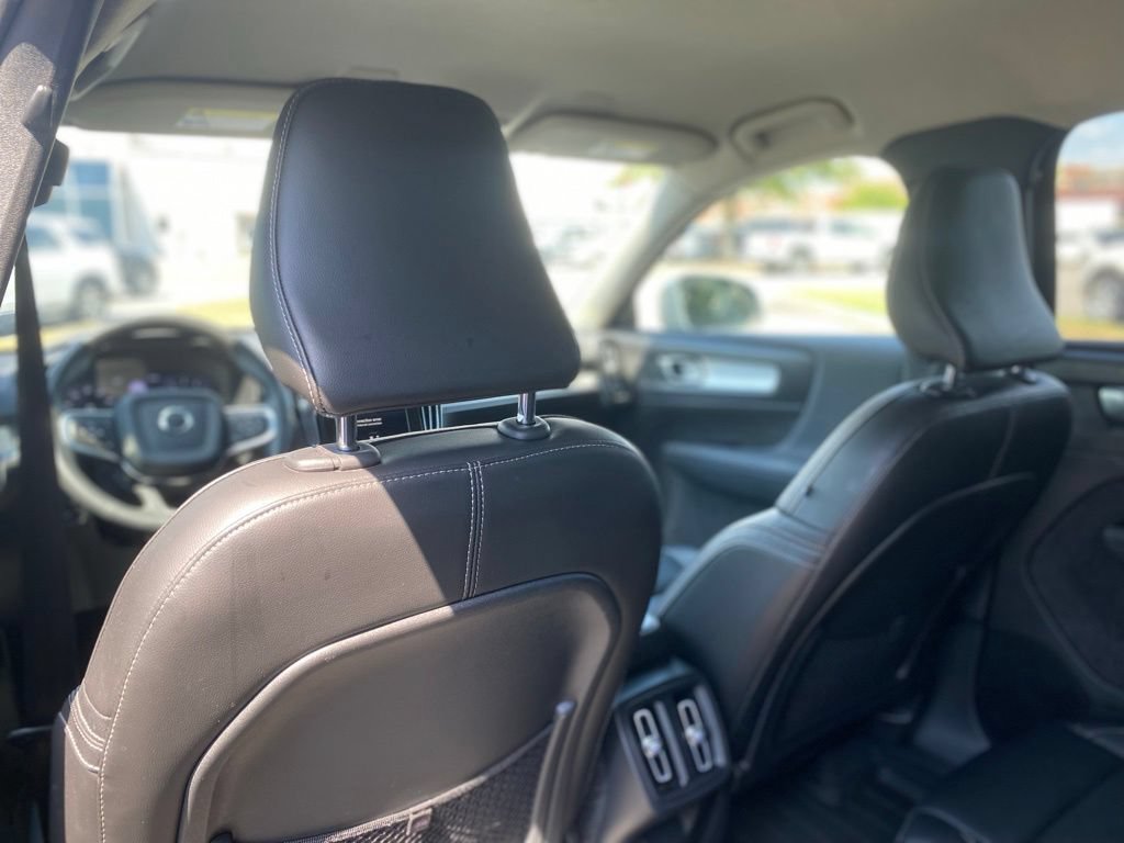 Used 2022 Volvo XC40 T5 Momentum AWD/4WD image 28