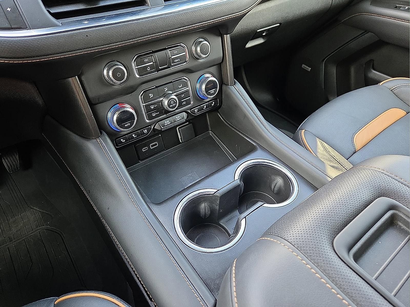 Used 2023 GMC Yukon AT4 image 25