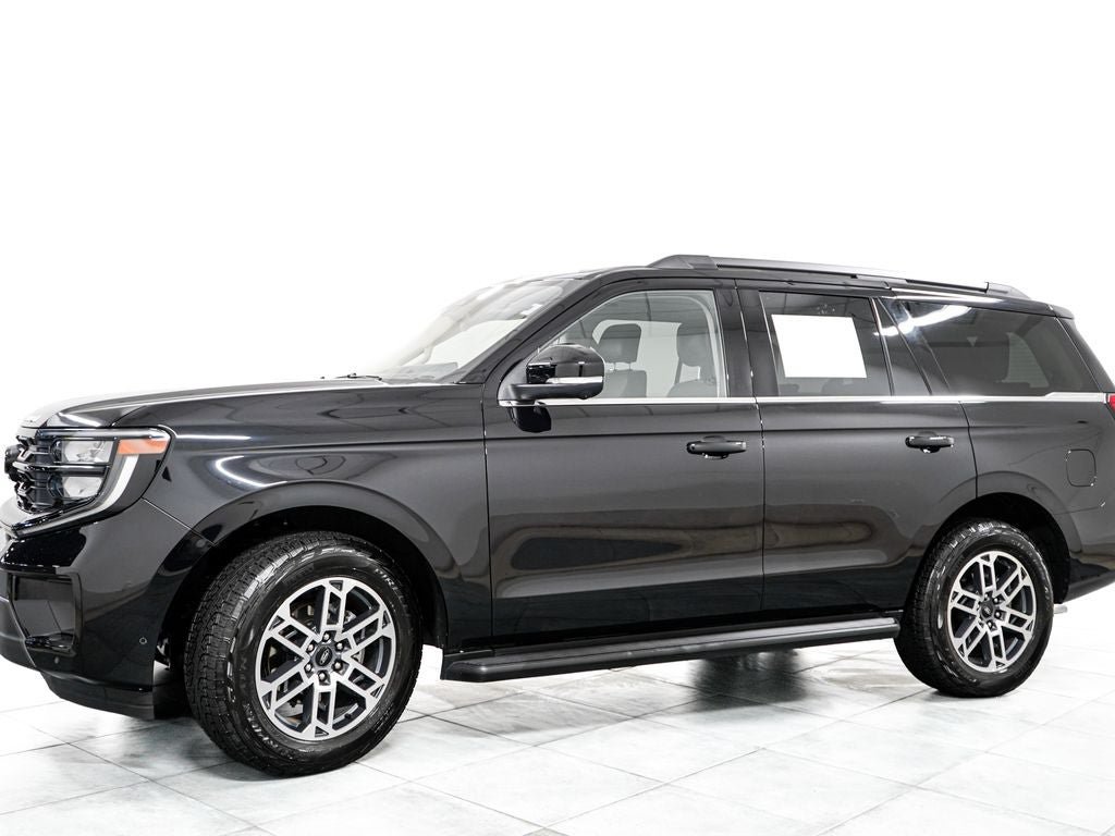 Certified 2025 Ford Expedition Active AWD/4WD image 4