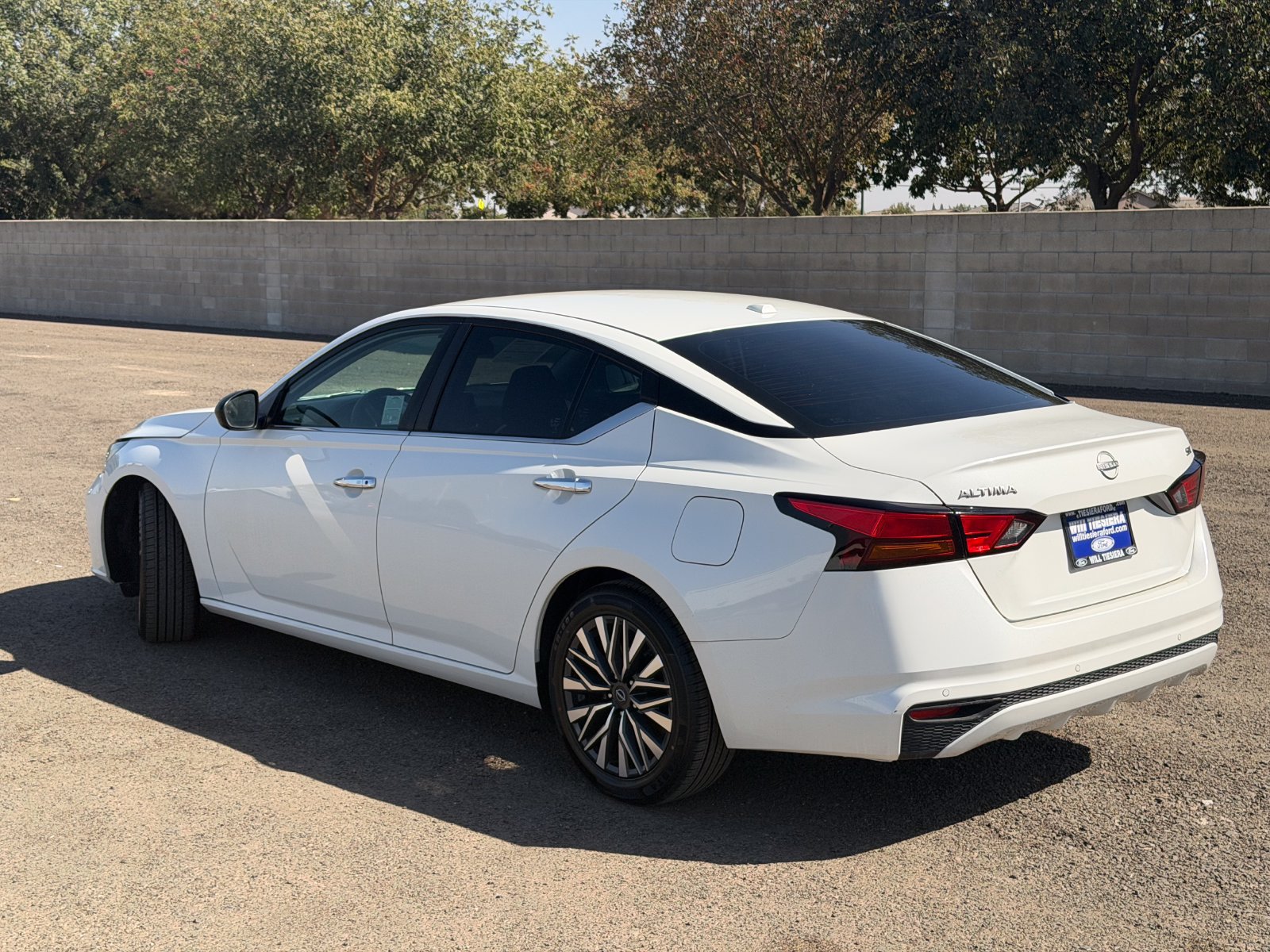 Used 2024 Nissan Altima 2.5 SV FWD image 8