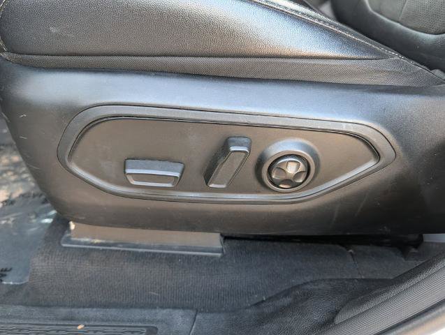 Used 2023 Jeep Grand Cherokee Altitude AWD/4WD image 12