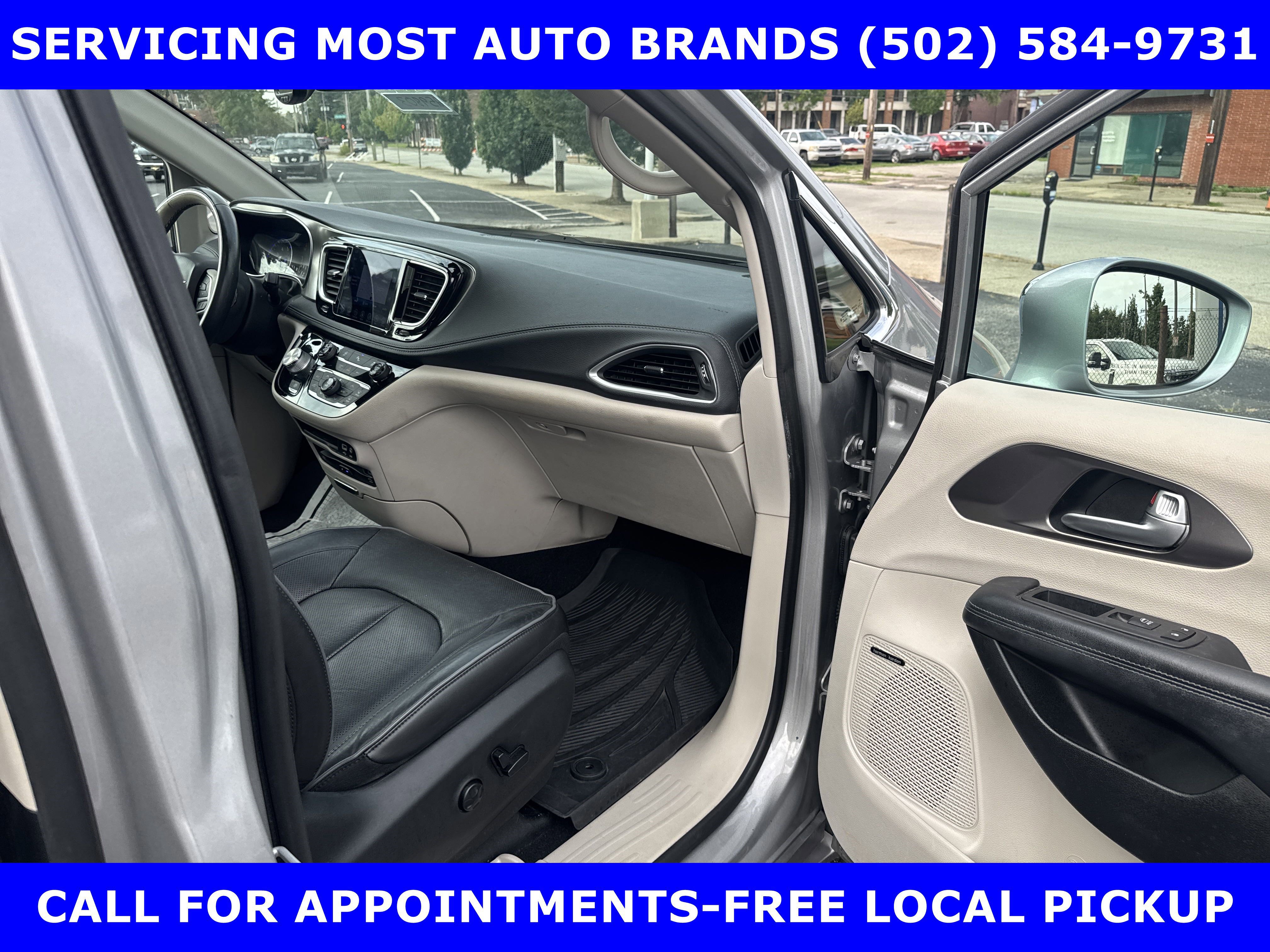 Used 2017 Chrysler Pacifica Limited image 17