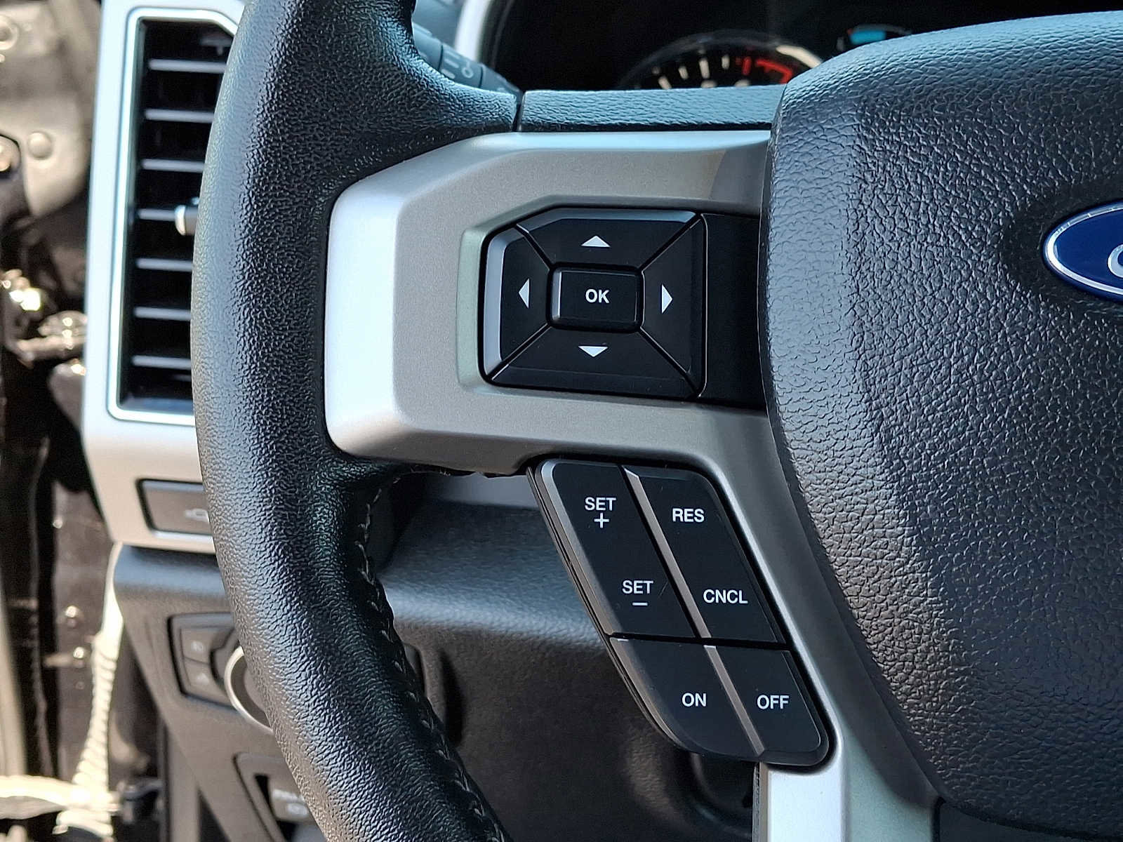 Certified 2019 Ford F150 Lariat w/ Equipment Group 502A Luxury image 23