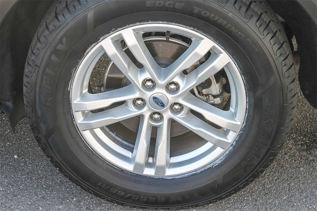 Certified 2022 Ford Explorer XLT w/ Equipment Group 202A image 14