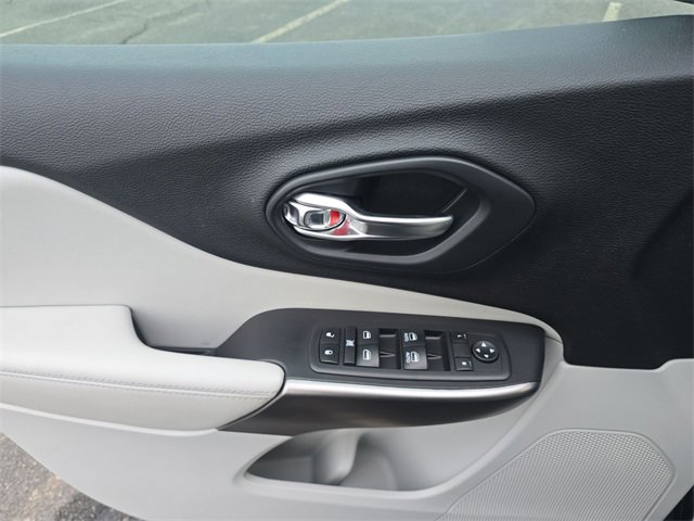 Used 2020 Jeep Cherokee Latitude Plus w/ Comfort/Convenience Group image 13