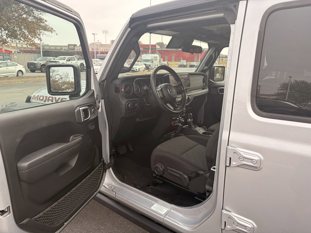 Used 2024 Jeep Gladiator Mojave w/ Steel Bumper Group image 10