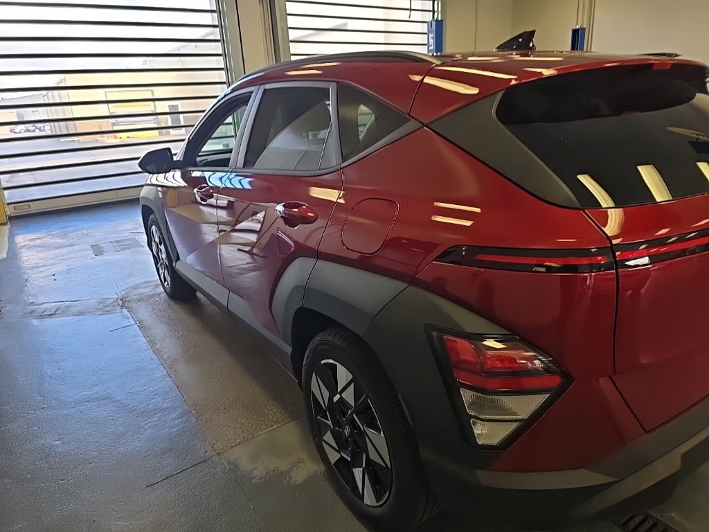 Used 2024 Hyundai Kona SEL FWD image 4