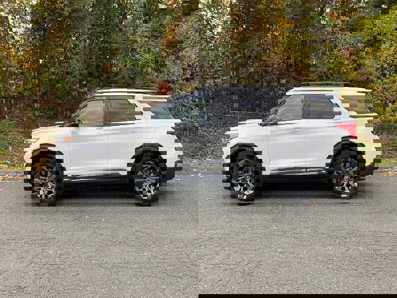 Certified 2022 Ford Explorer XLT w/ Equipment Group 202A image 2