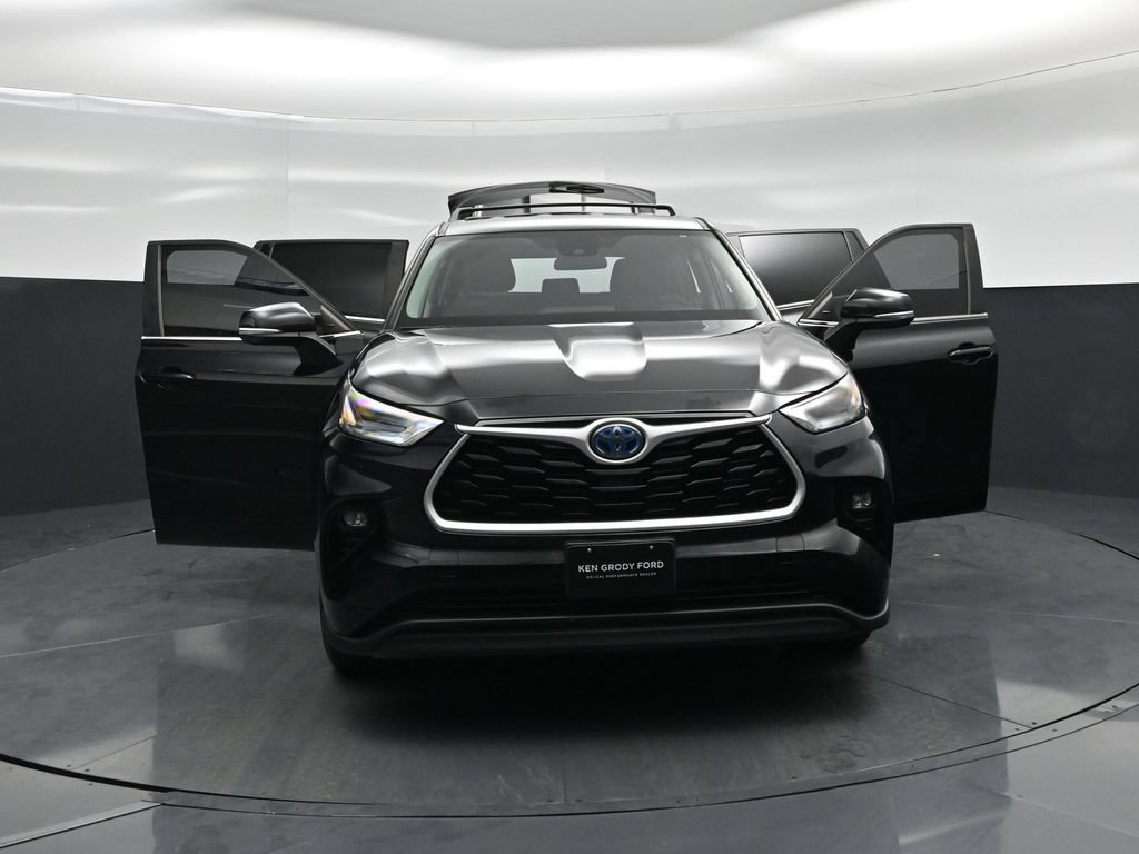 Used 2023 Toyota Highlander LE AWD/4WD image 31