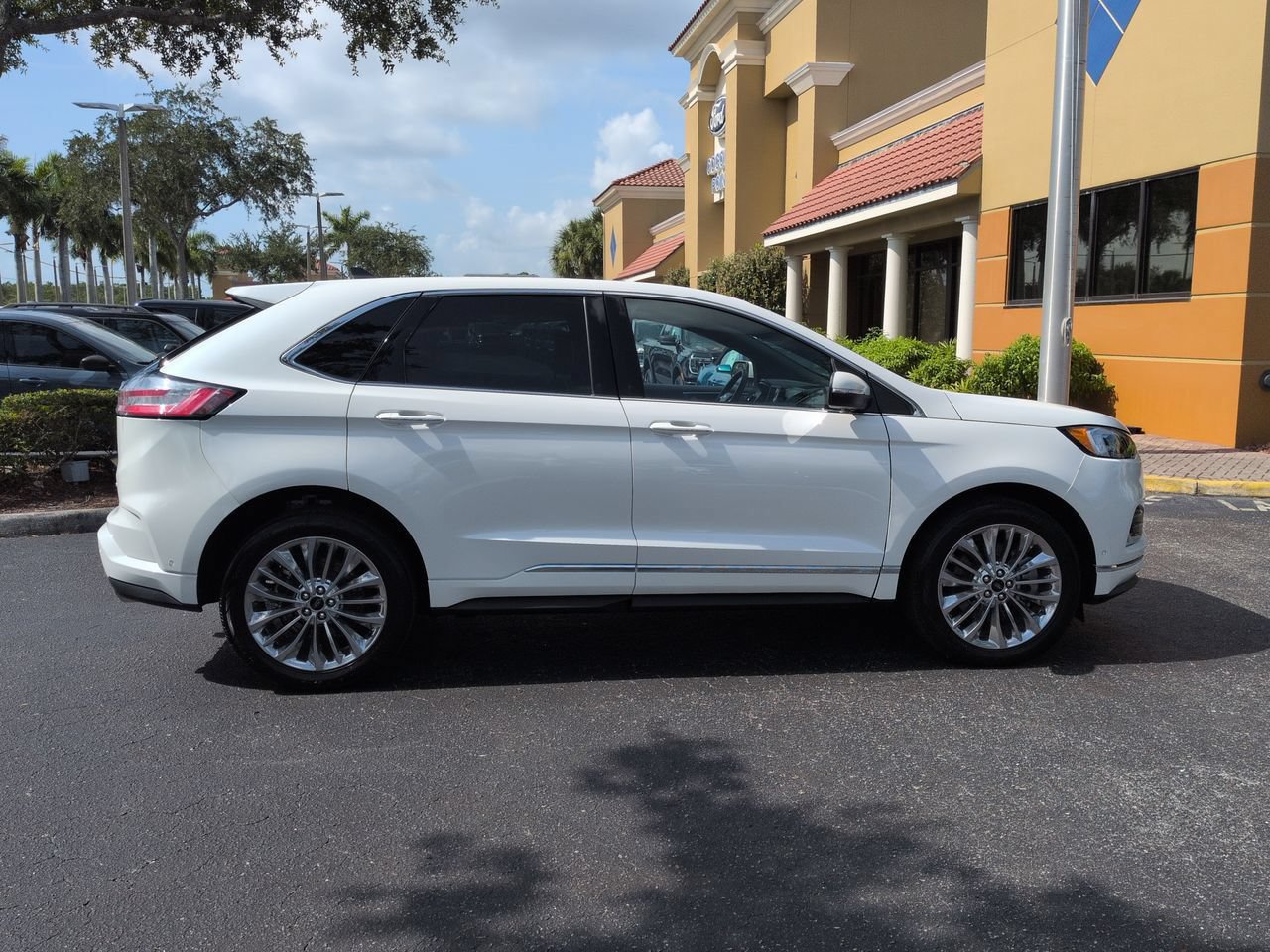Certified 2024 Ford Edge Titanium w/ Titanium Elite Package AWD/4WD image 3