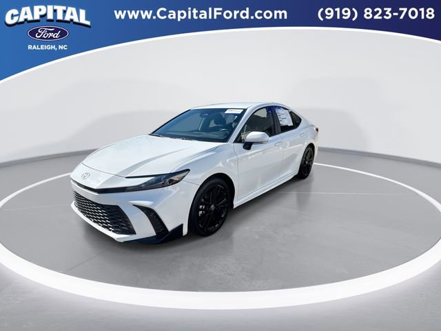 Used 2025 Toyota Camry SE image 2