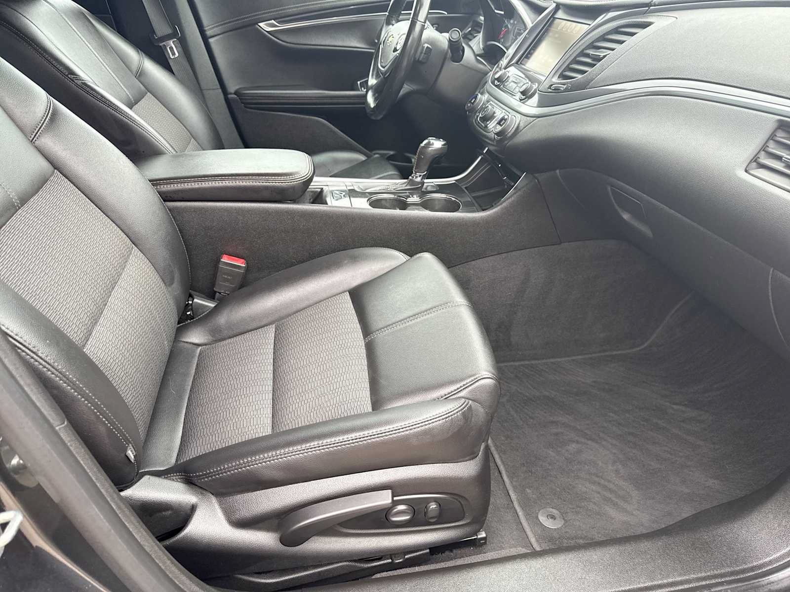 Used 2019 Chevrolet Impala LT FWD image 20