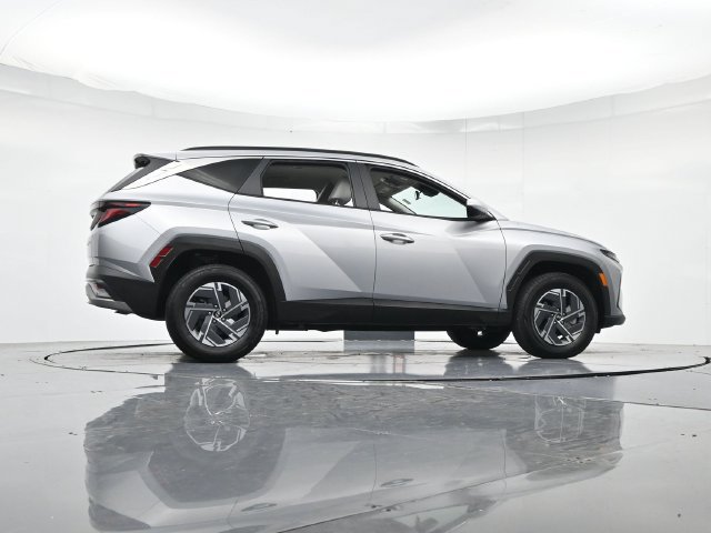 Used 2025 Hyundai Tucson Blue AWD/4WD image 32