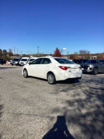 Used 2018 Toyota Corolla LE FWD image 4