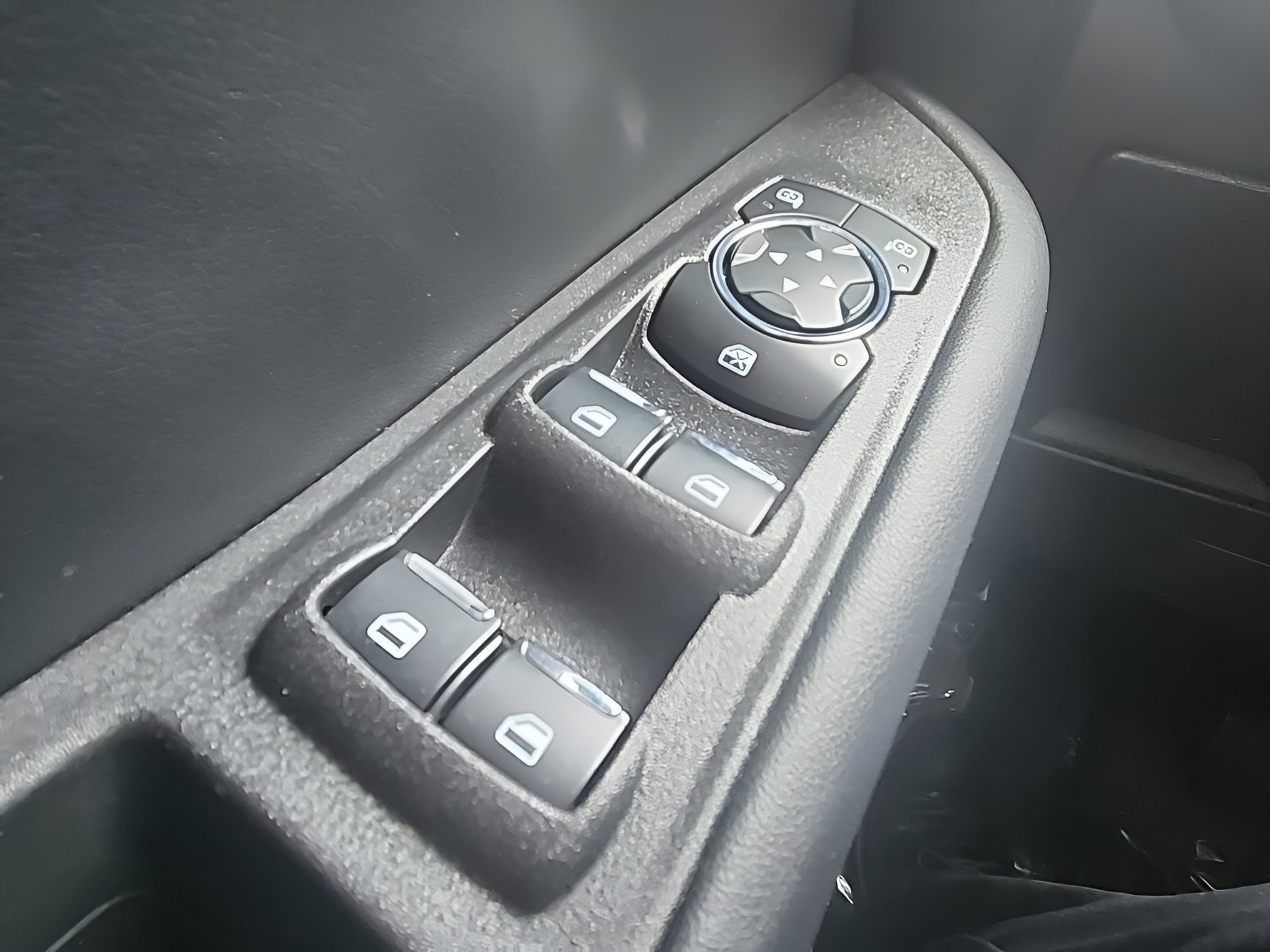 Certified 2023 Ford Edge SE image 15