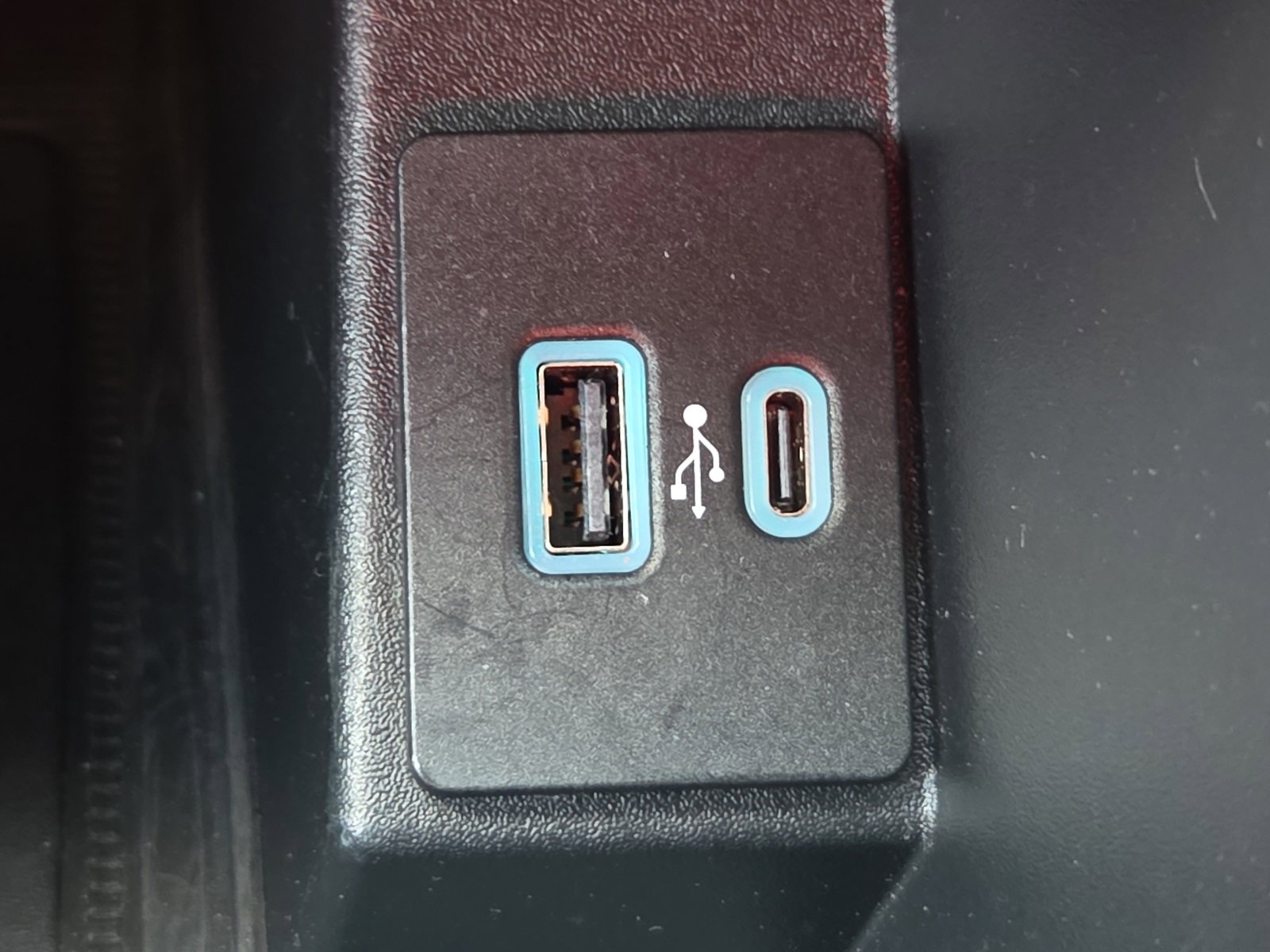 Certified 2024 Ford Edge ST-Line w/ Class II Trailer Tow Package image 17