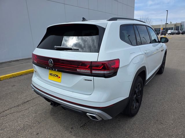 Used 2025 Volkswagen Atlas Peak Edition SE AWD/4WD image 9