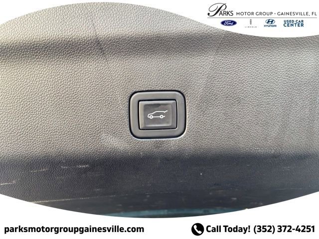 Used 2024 Chevrolet Suburban LT image 14