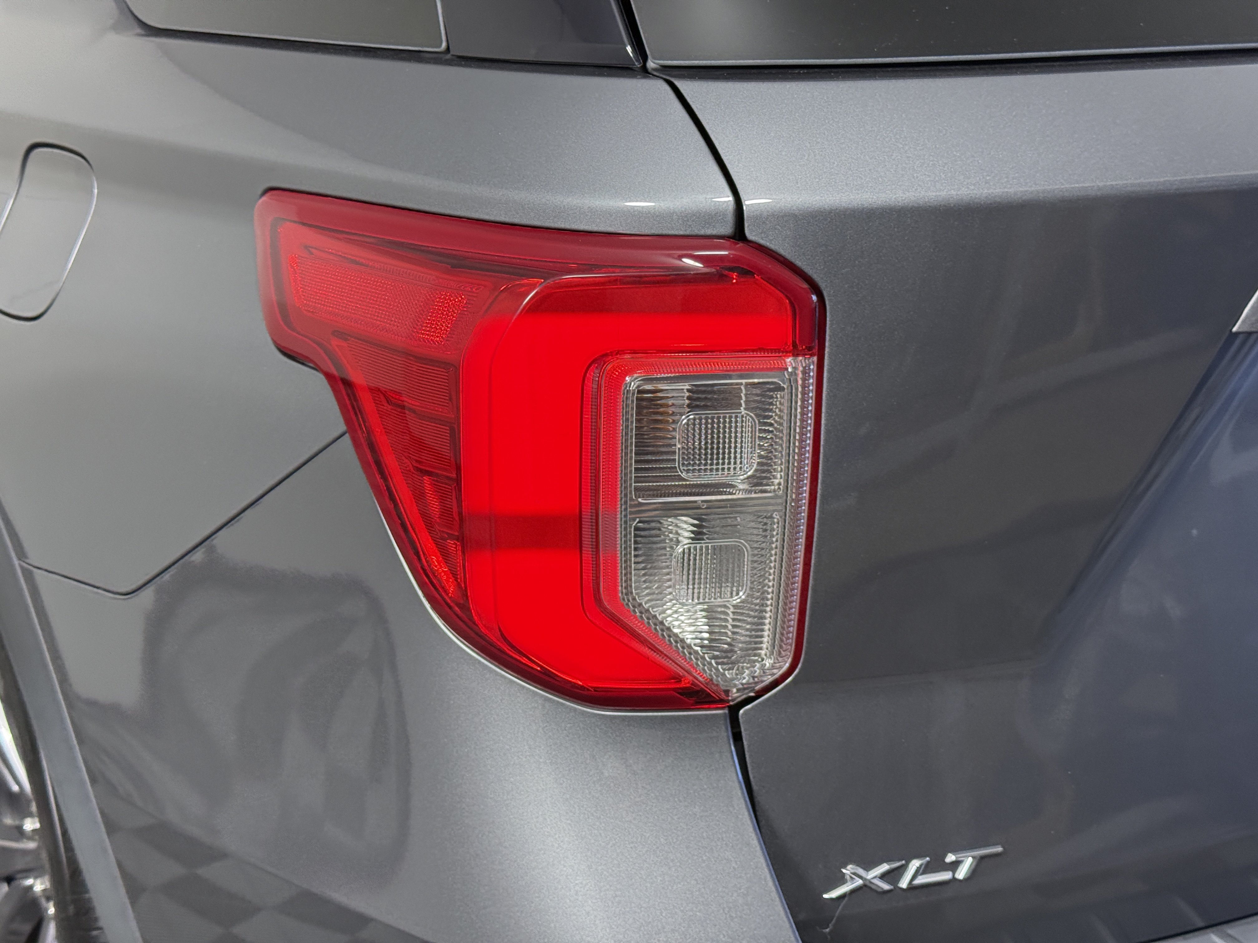 Certified 2022 Ford Explorer XLT w/ Equipment Group 202A RWD image 8