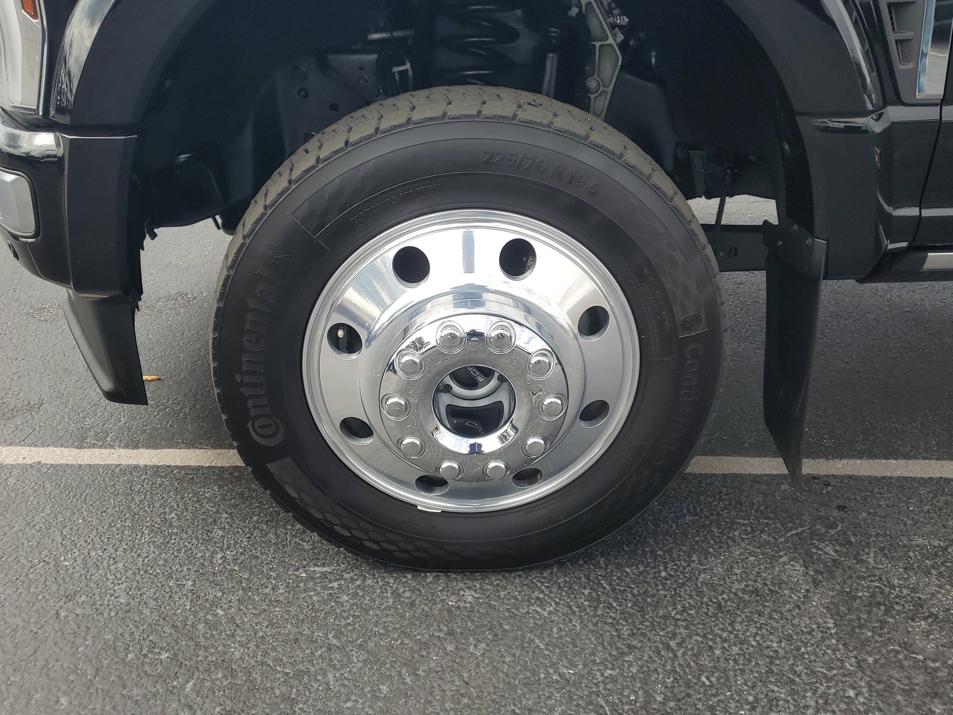 Certified 2024 Ford F450 Platinum w/ FX4 Off-Road Package image 8