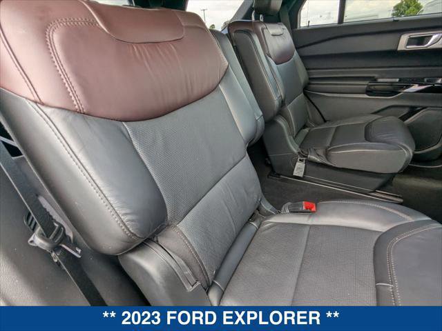 Certified 2023 Ford Explorer Platinum w/ Technology Package AWD/4WD image 23
