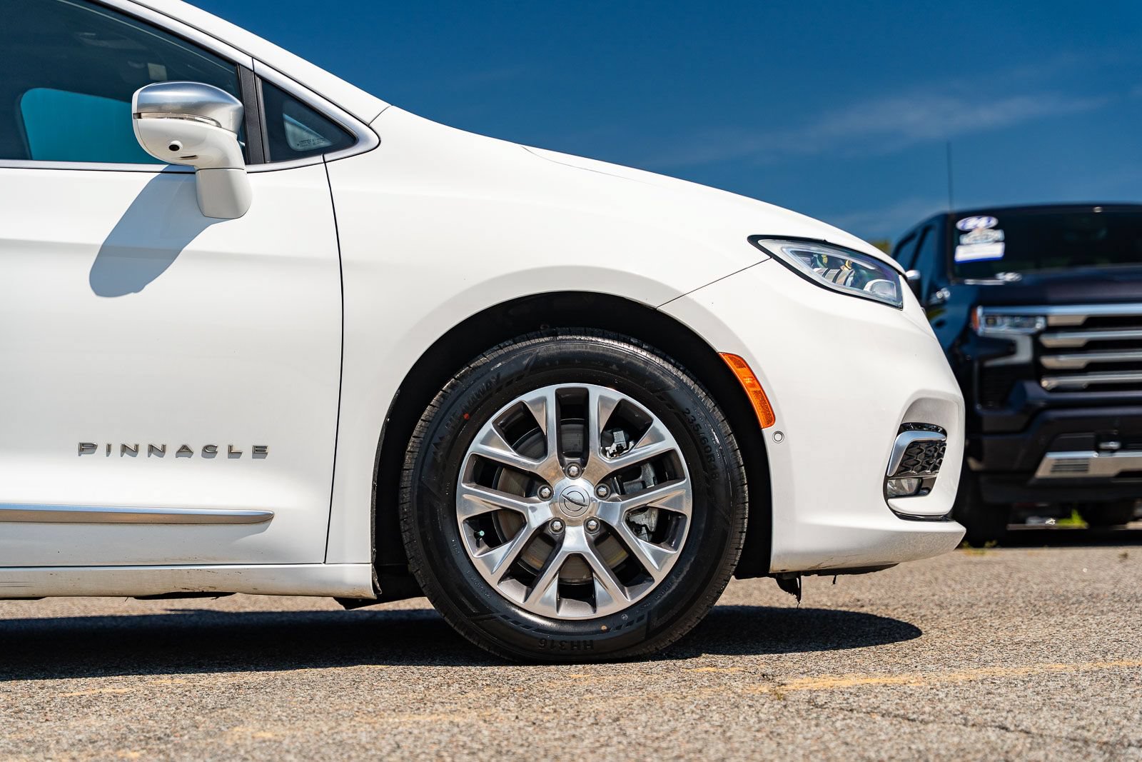 Used 2021 Chrysler Pacifica Pinnacle FWD image 9
