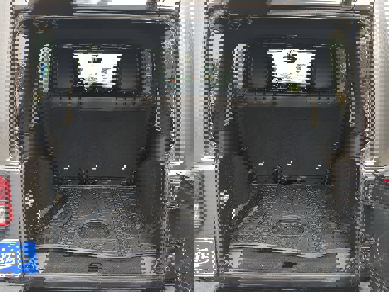 Used 2017 Jeep Wrangler Unlimited Sahara image 11