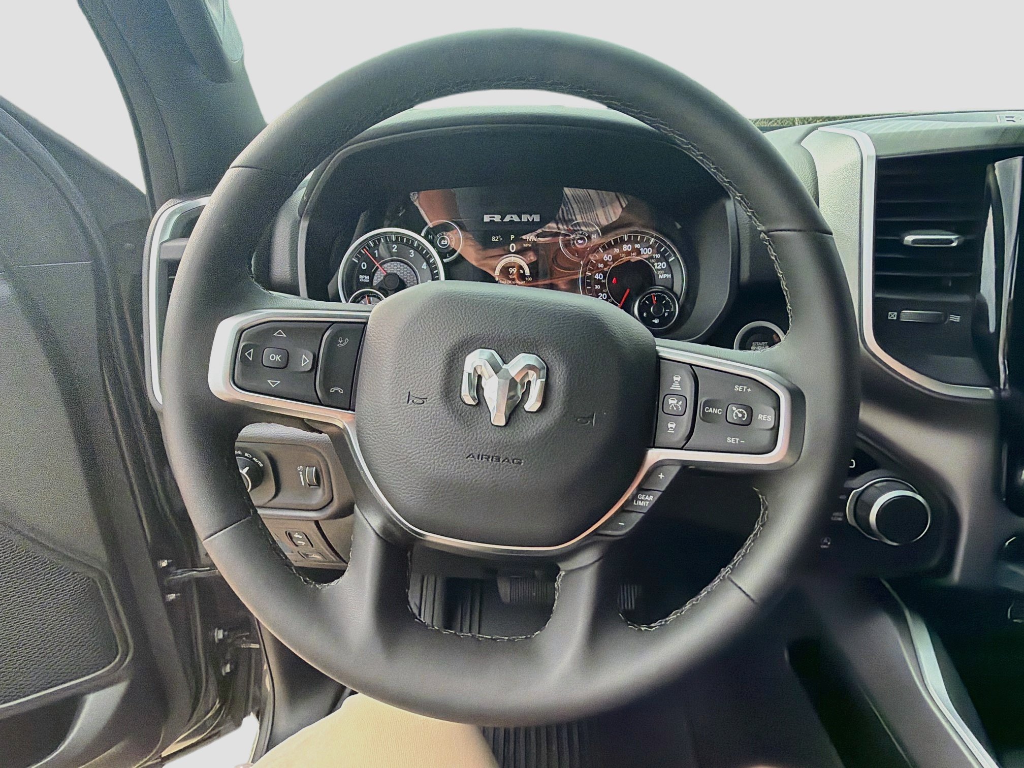 Used 2025 RAM 1500 Big Horn AWD/4WD image 11
