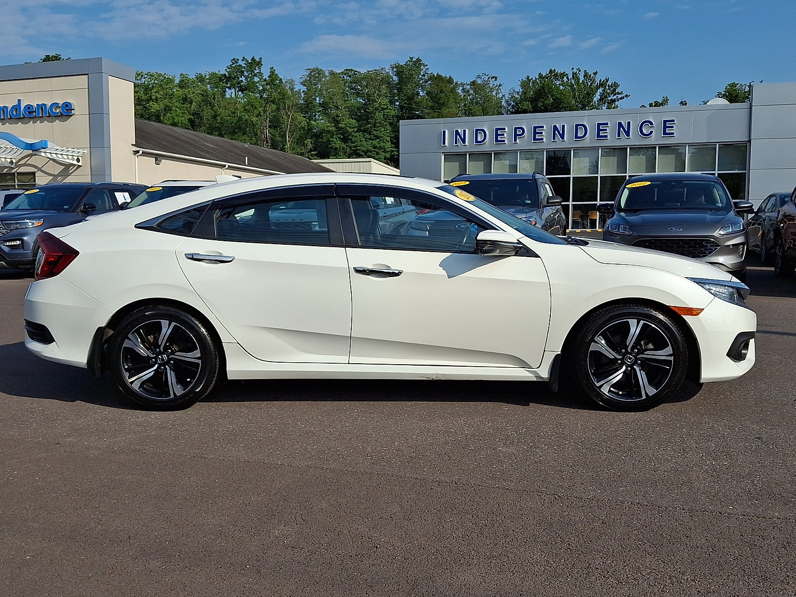 Used 2017 Honda Civic Touring image 12