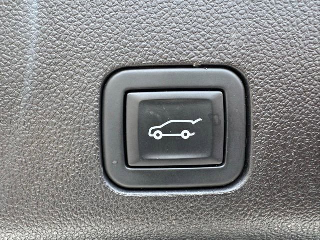 Used 2021 Chevrolet Tahoe Z71 w/ Luxury Package AWD/4WD image 9