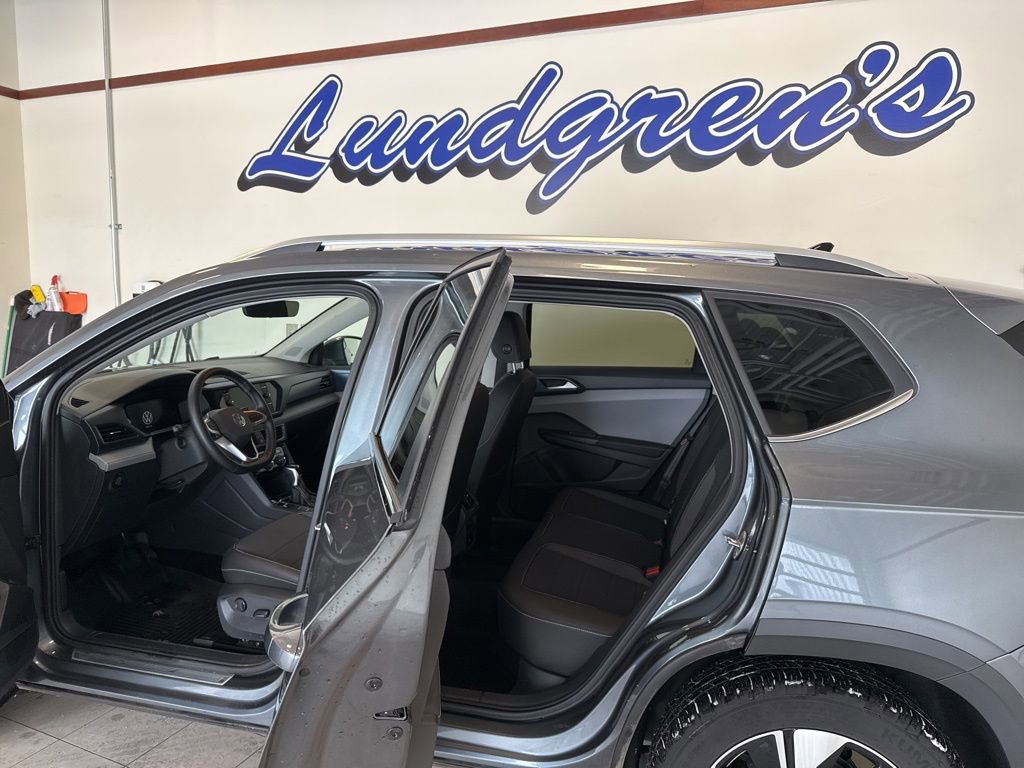 Used 2024 Volkswagen Taos SE image 9