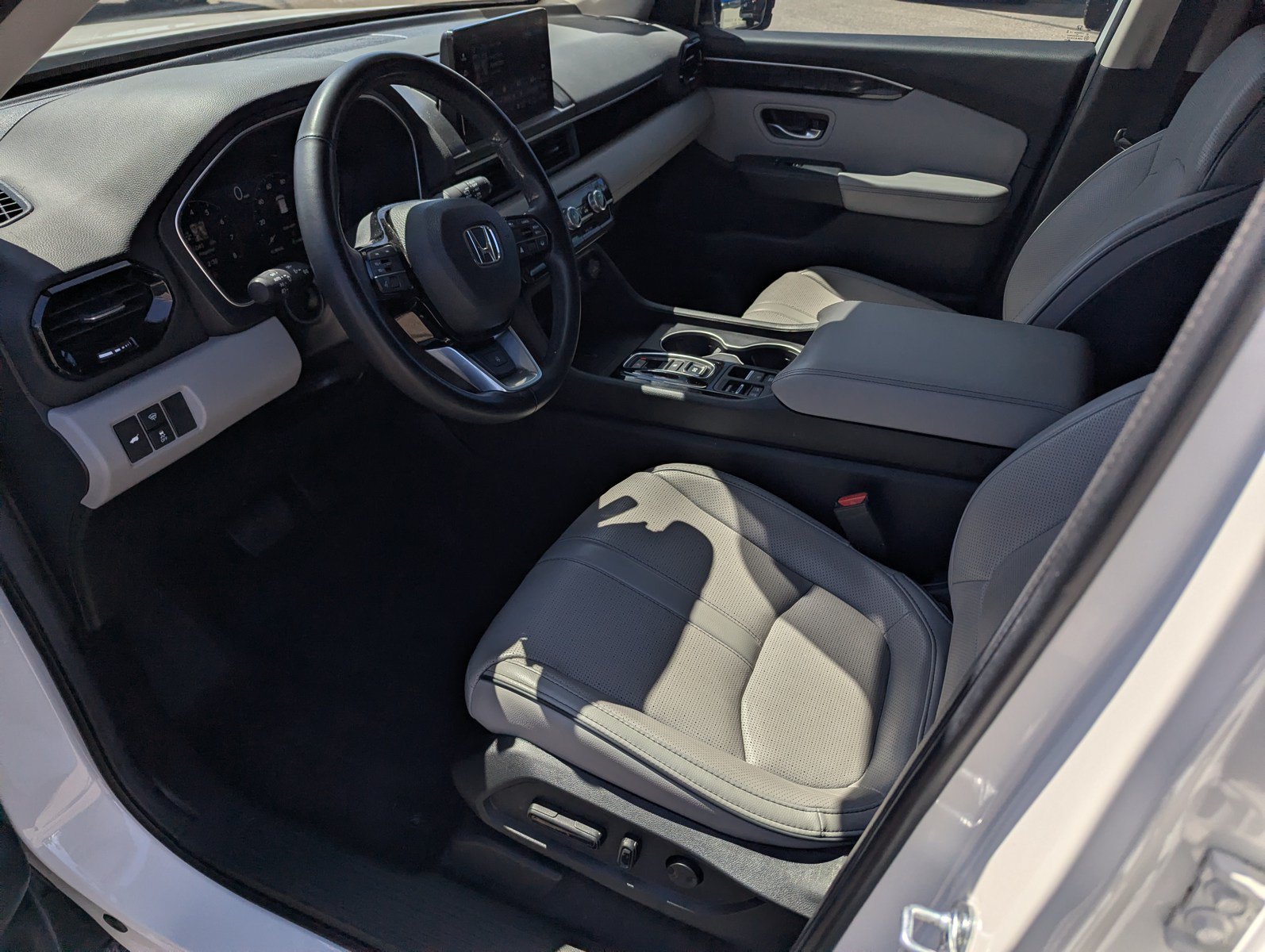 Used 2025 Honda Pilot Elite image 9