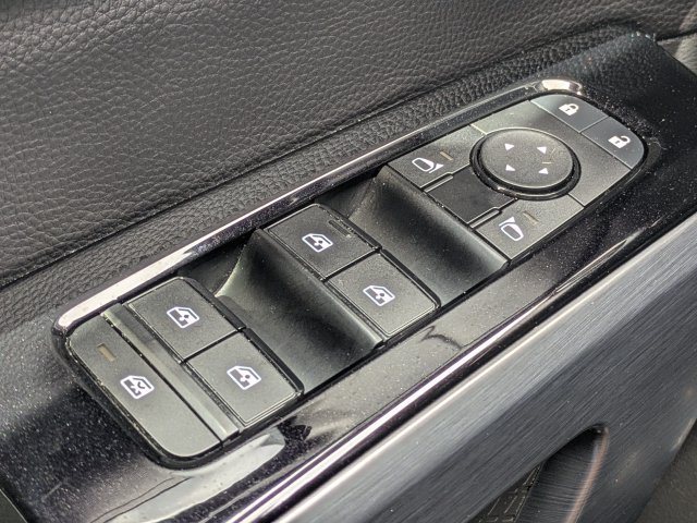 Used 2025 Nissan Pathfinder SL FWD image 25