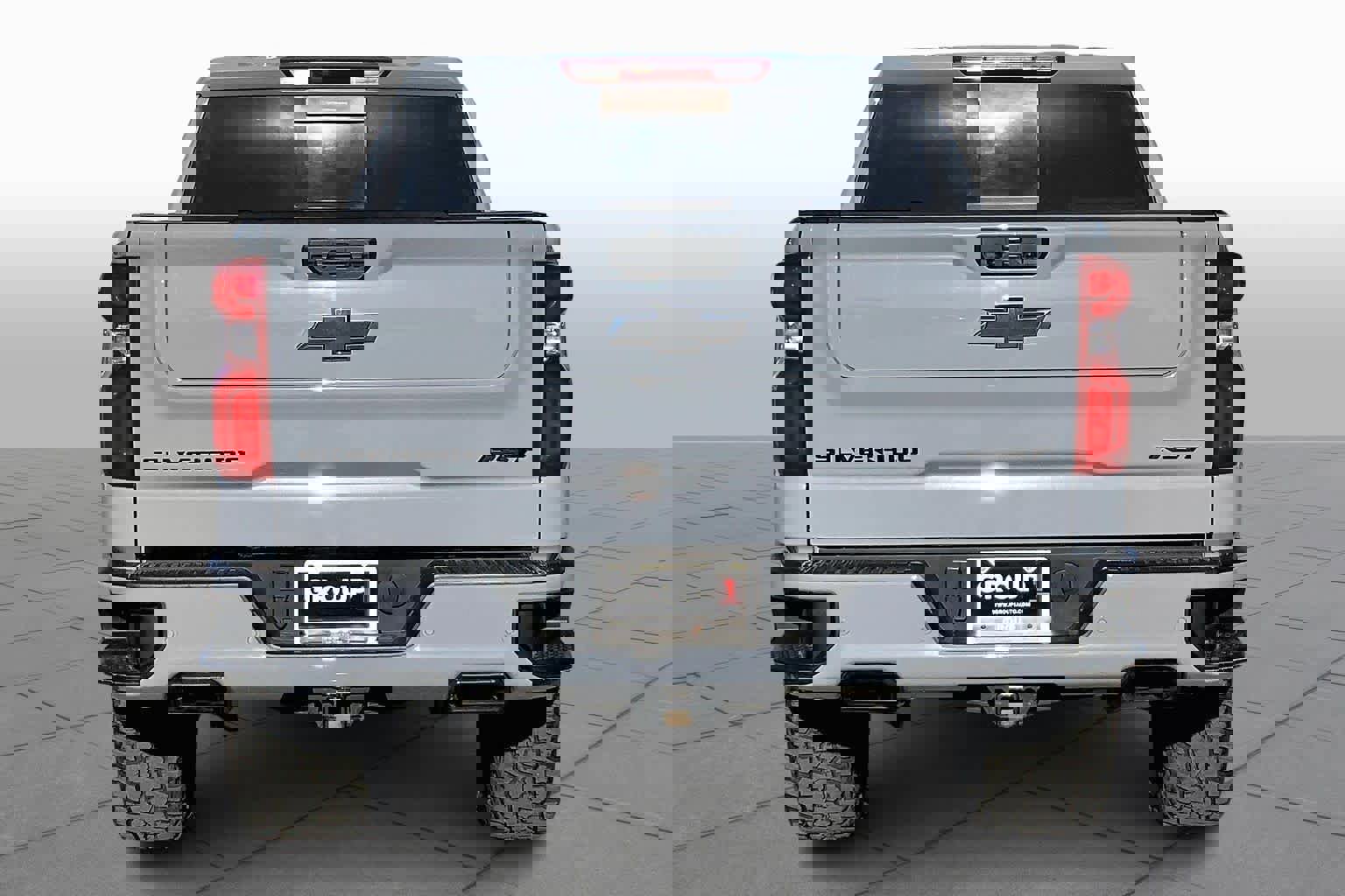 Used 2024 Chevrolet Silverado 1500 RST image 2