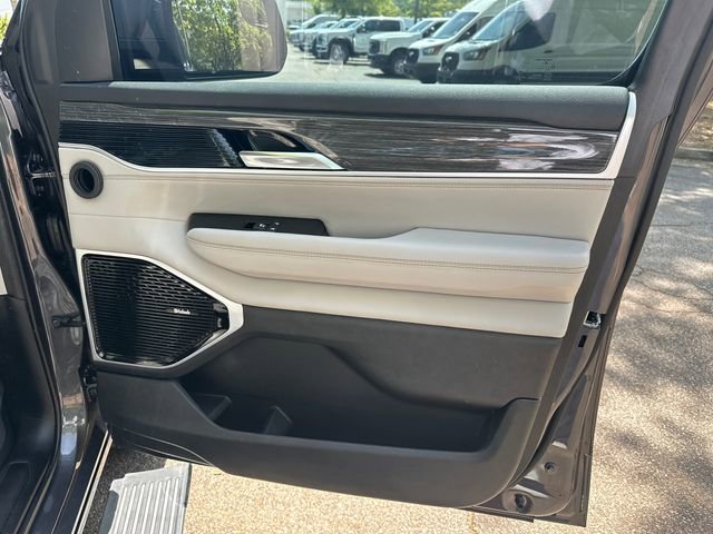 Used 2022 Jeep Wagoneer Series III w/ Premium Group I AWD/4WD image 16