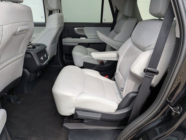 Certified 2025 Ford Expedition Platinum w/ Driver's Package AWD/4WD image 32