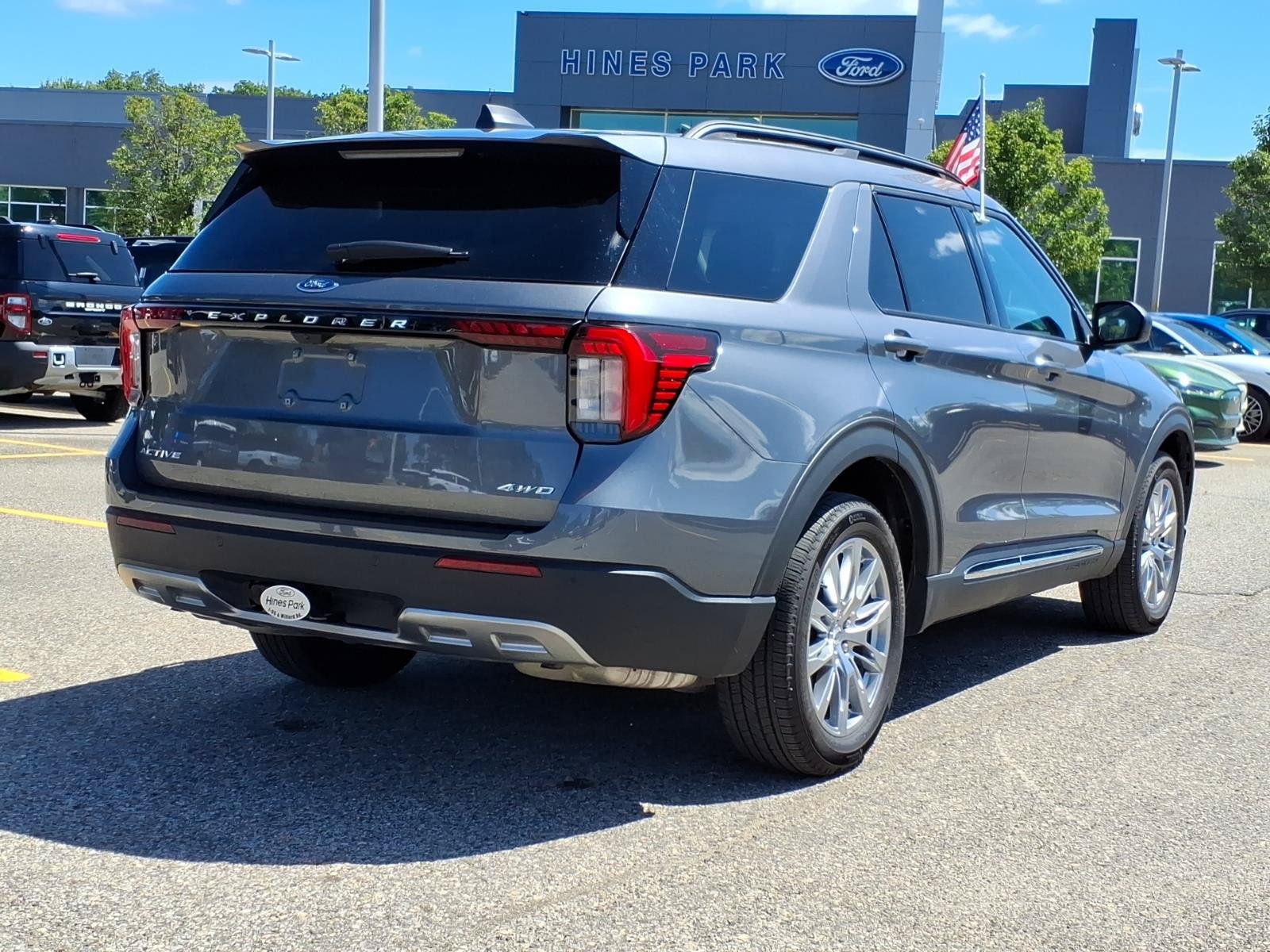 Certified 2025 Ford Explorer Active w/ Active Comfort Package AWD/4WD image 7