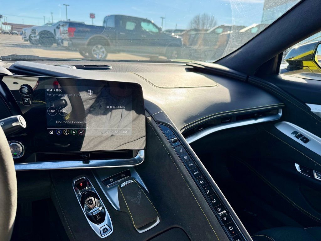 Used 2021 Chevrolet Corvette Stingray Premium Cpe w/ Z51 Performance Package image 17