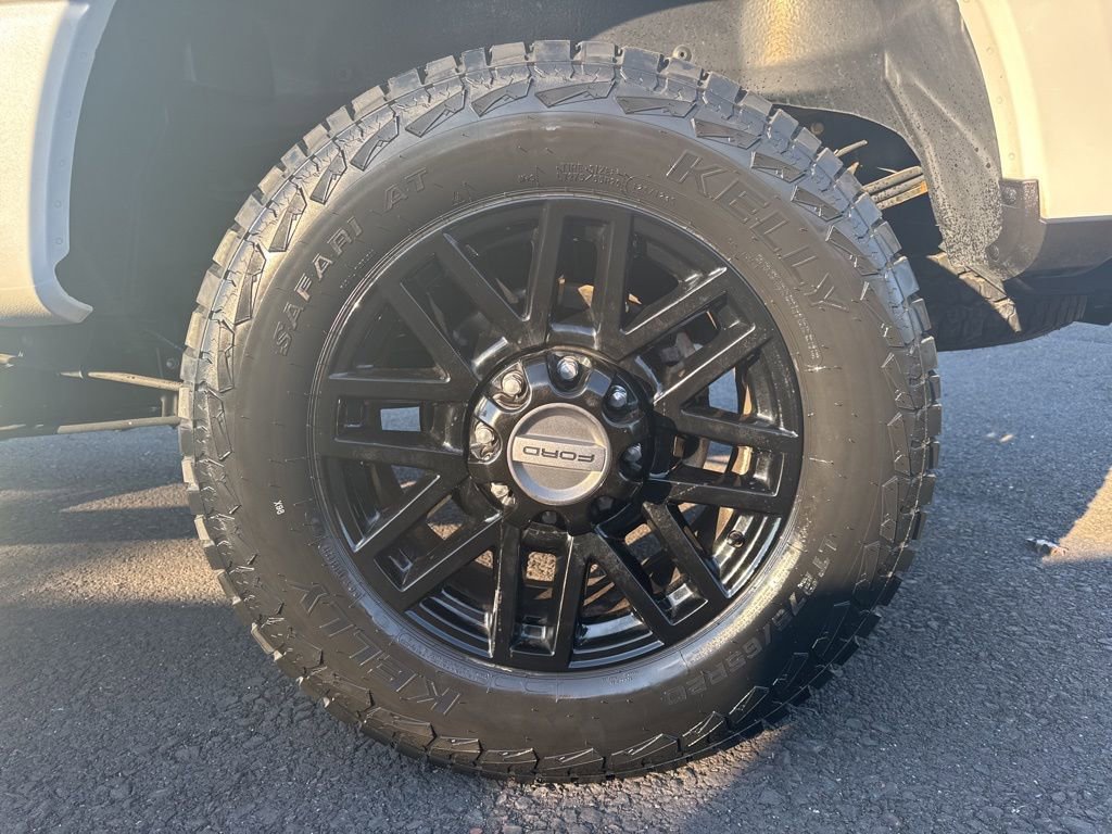 Certified 2022 Ford F350 Lariat w/ Black Appearance Package image 9