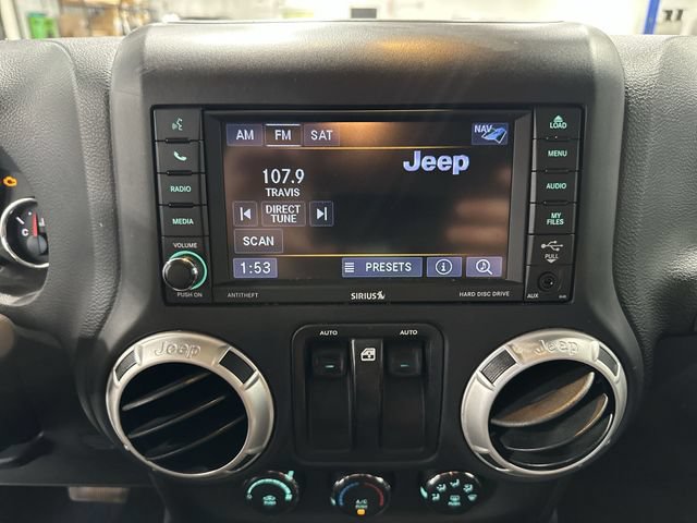 Used 2018 Jeep Wrangler Sahara w/ Connectivity Group AWD/4WD image 16