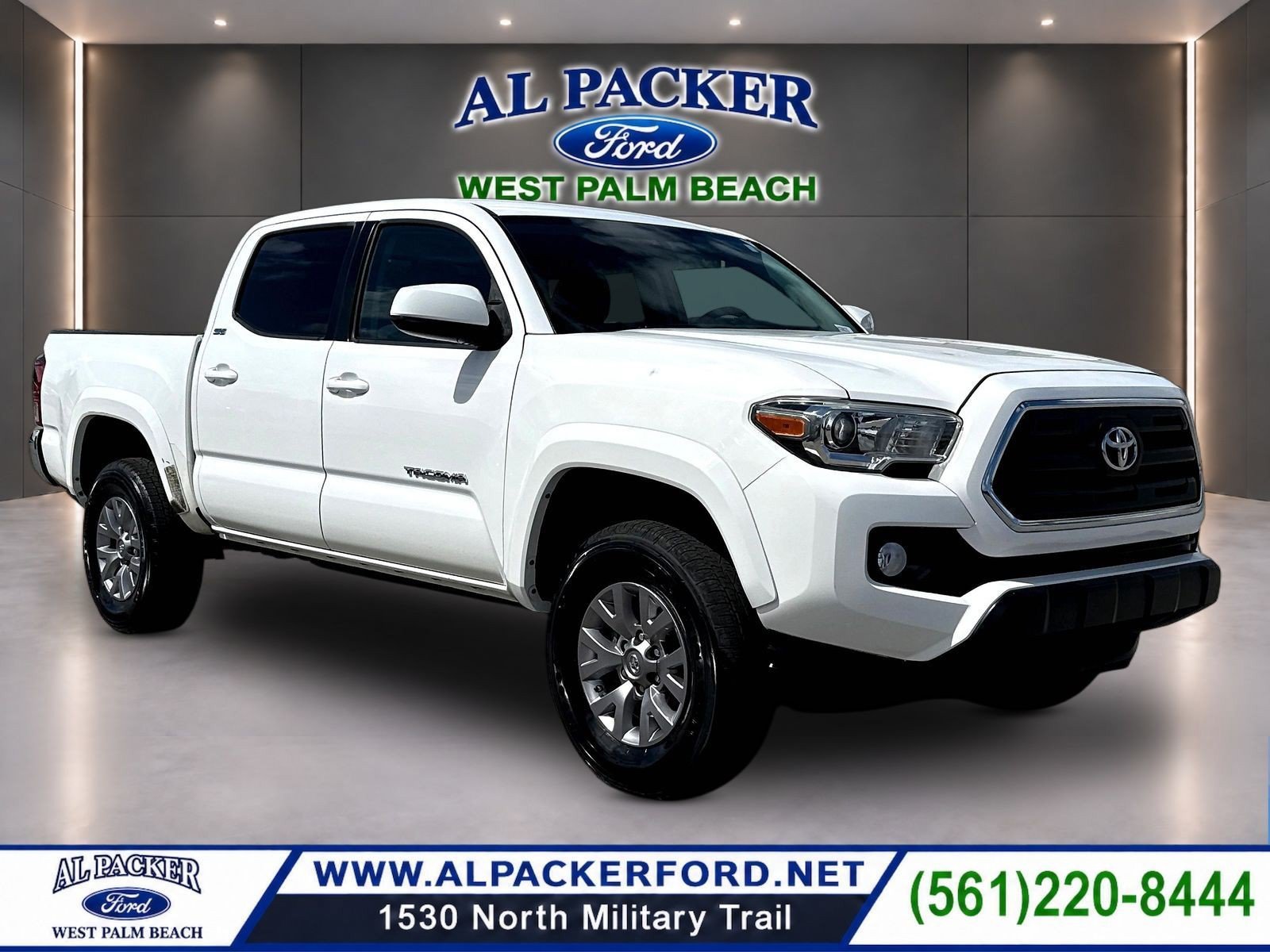 Used 2017 Toyota Tacoma SR5 w/ SR5 Appearance Package (SM) RWD image 3