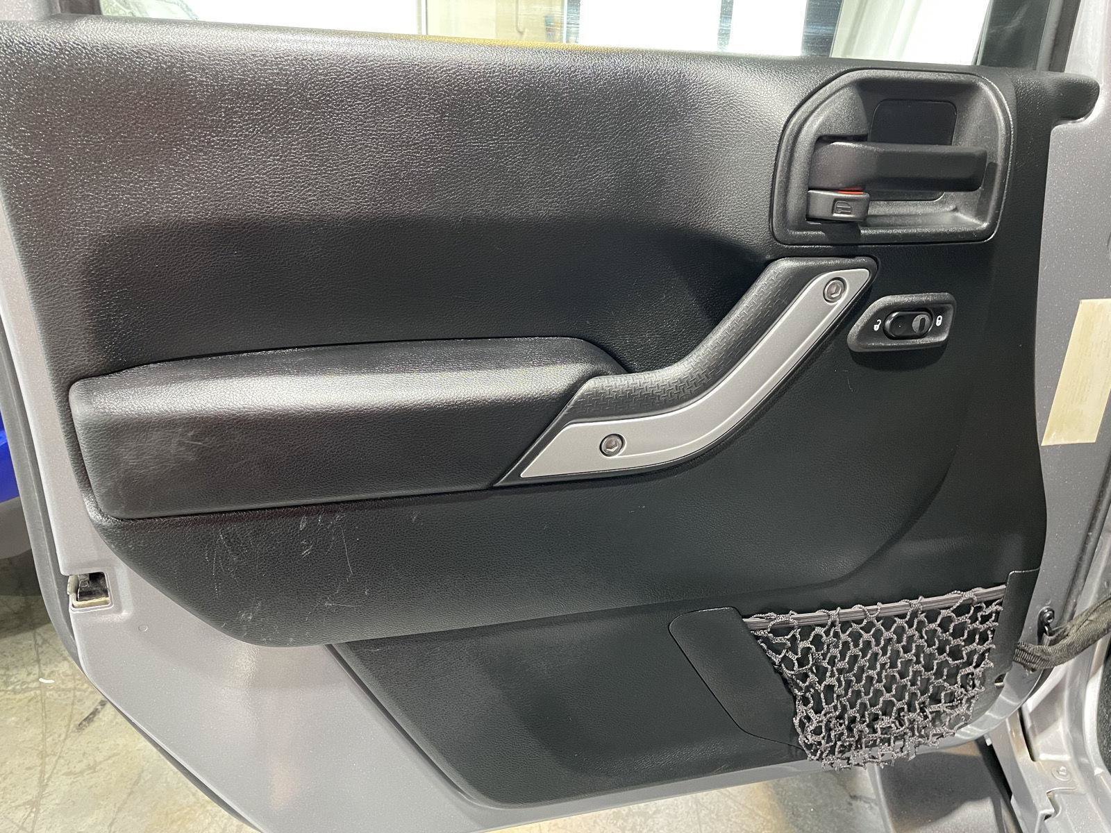Used 2018 Jeep Wrangler Unlimited Sahara AWD/4WD image 16