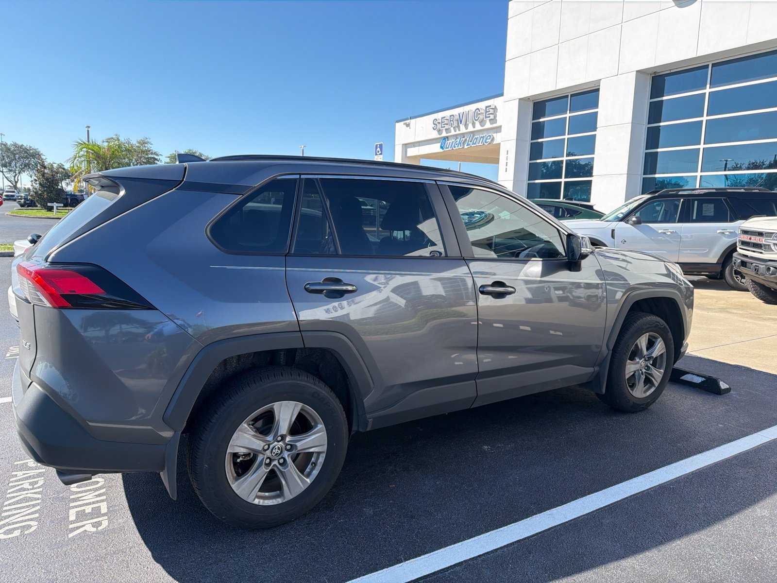 Used 2025 Toyota RAV4 XLE w/ Convenience Package FWD image 3