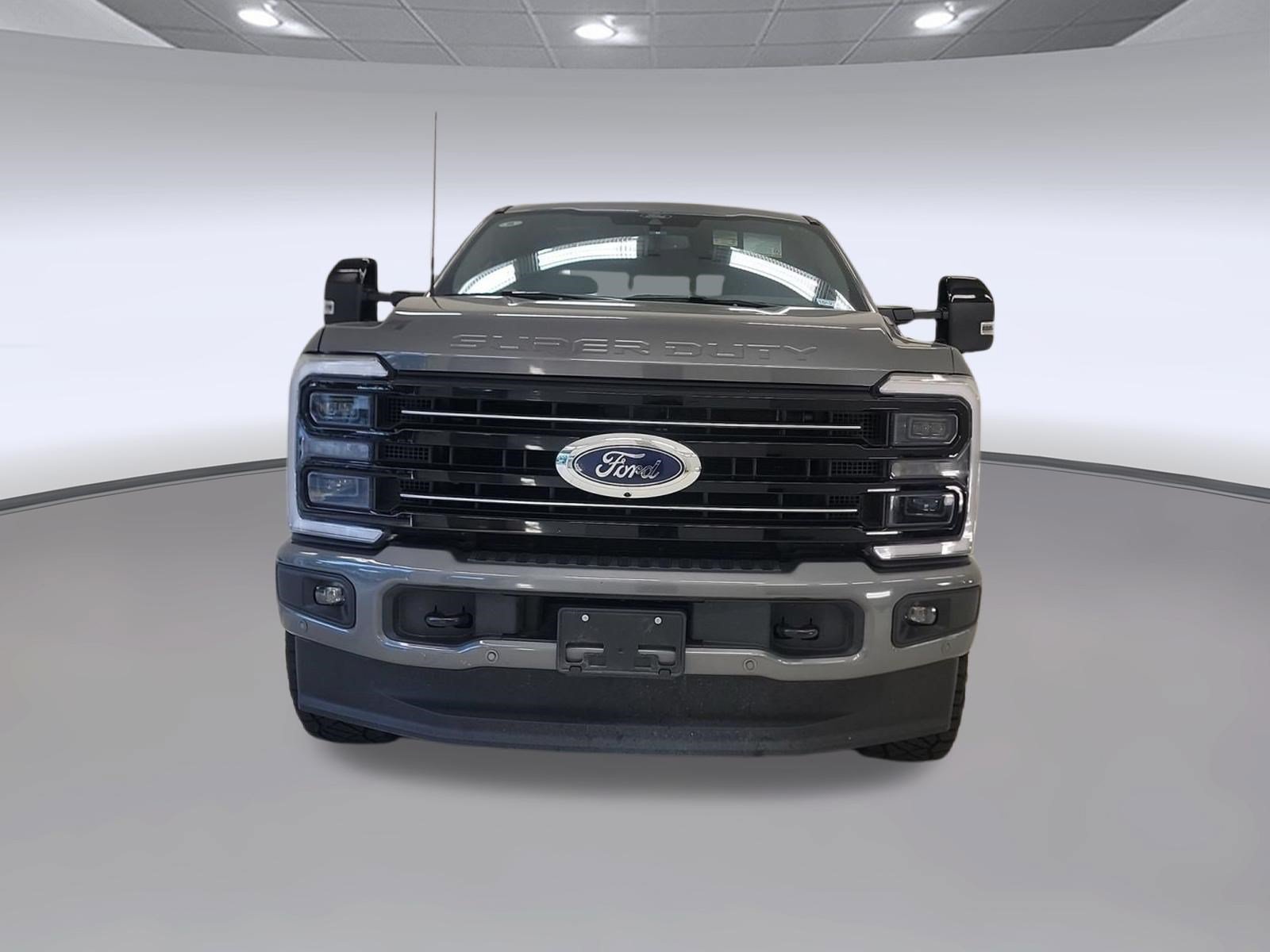 Certified 2025 Ford F250 Platinum w/ FX4 Off-Road Package AWD/4WD image 3