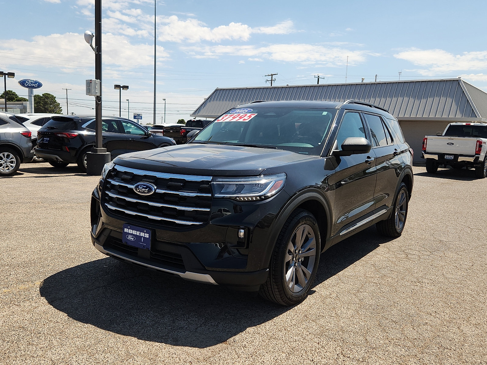 Certified 2025 Ford Explorer Active w/ Active Comfort Package AWD/4WD image 3