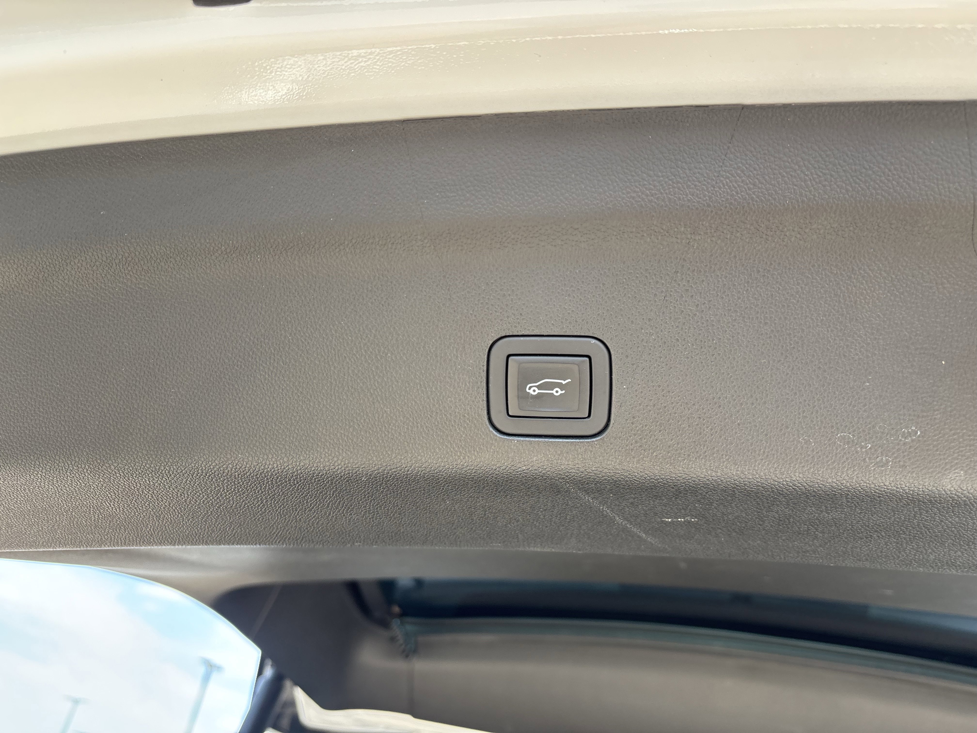 Used 2024 Chevrolet Tahoe Z71 w/ Luxury Package image 21