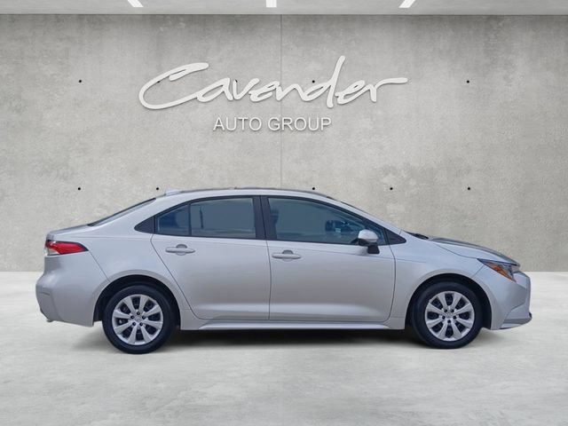 Used 2025 Toyota Corolla LE FWD image 18
